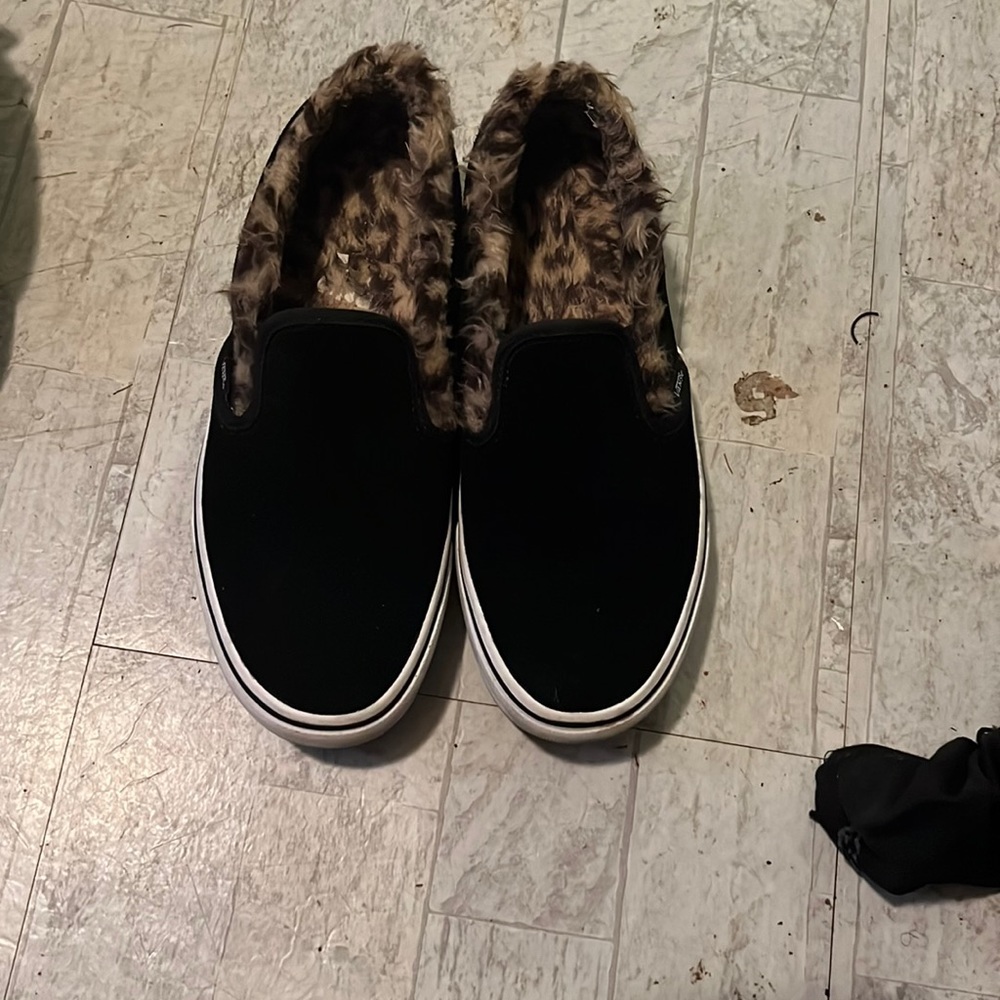9.5 vans black with fur